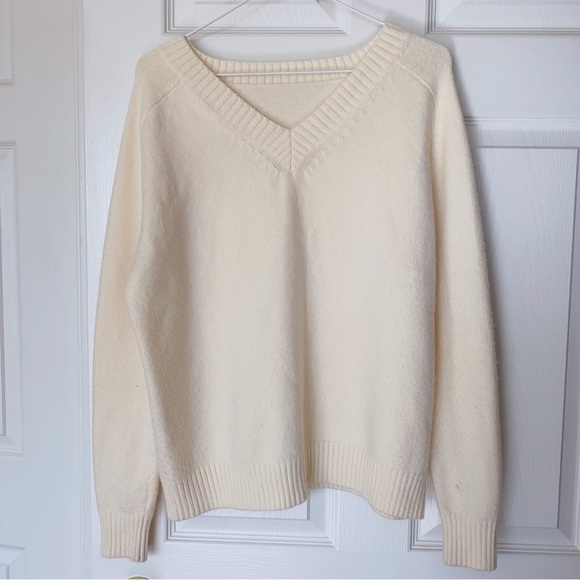 Cream color sweater - US size M - Picture 3 of 4